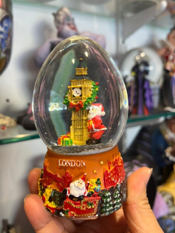 London snow globe