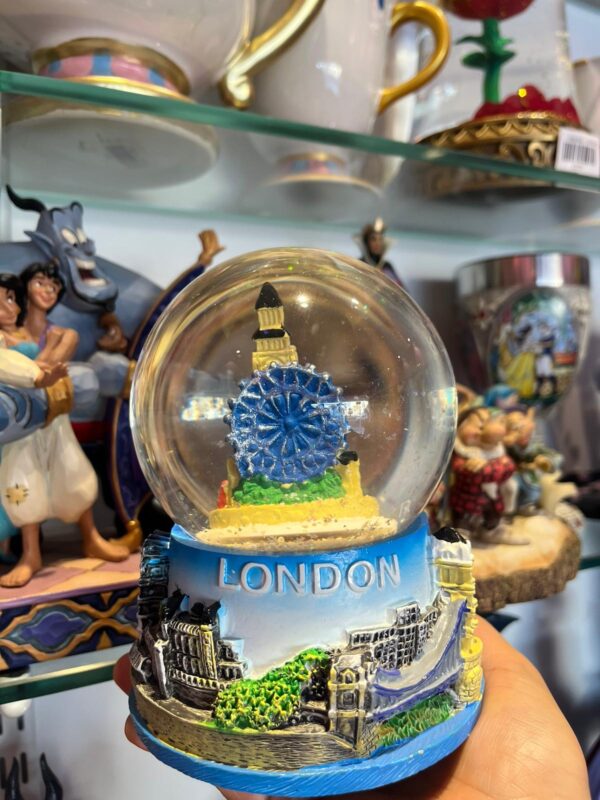 London snow globe