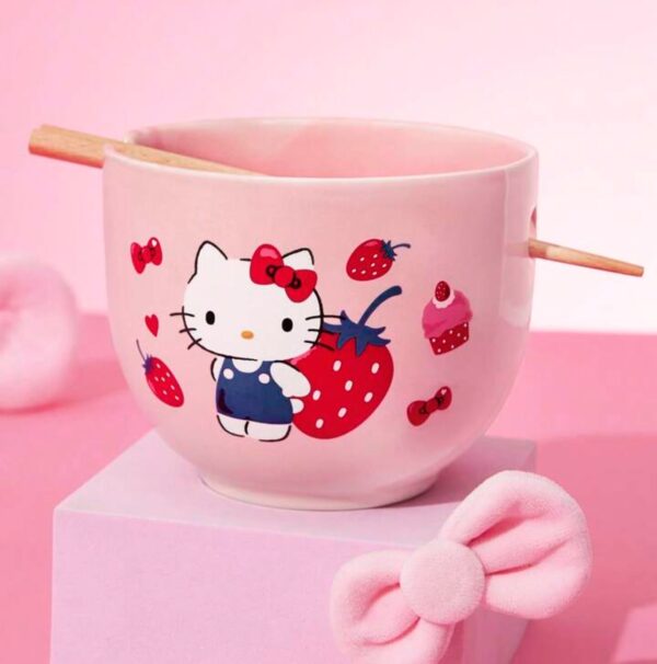 Hello kitty bowl noodles